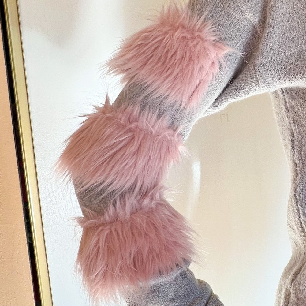 Grey Fur Sleeve Sweater. Size Medium - Picture 6 of 13